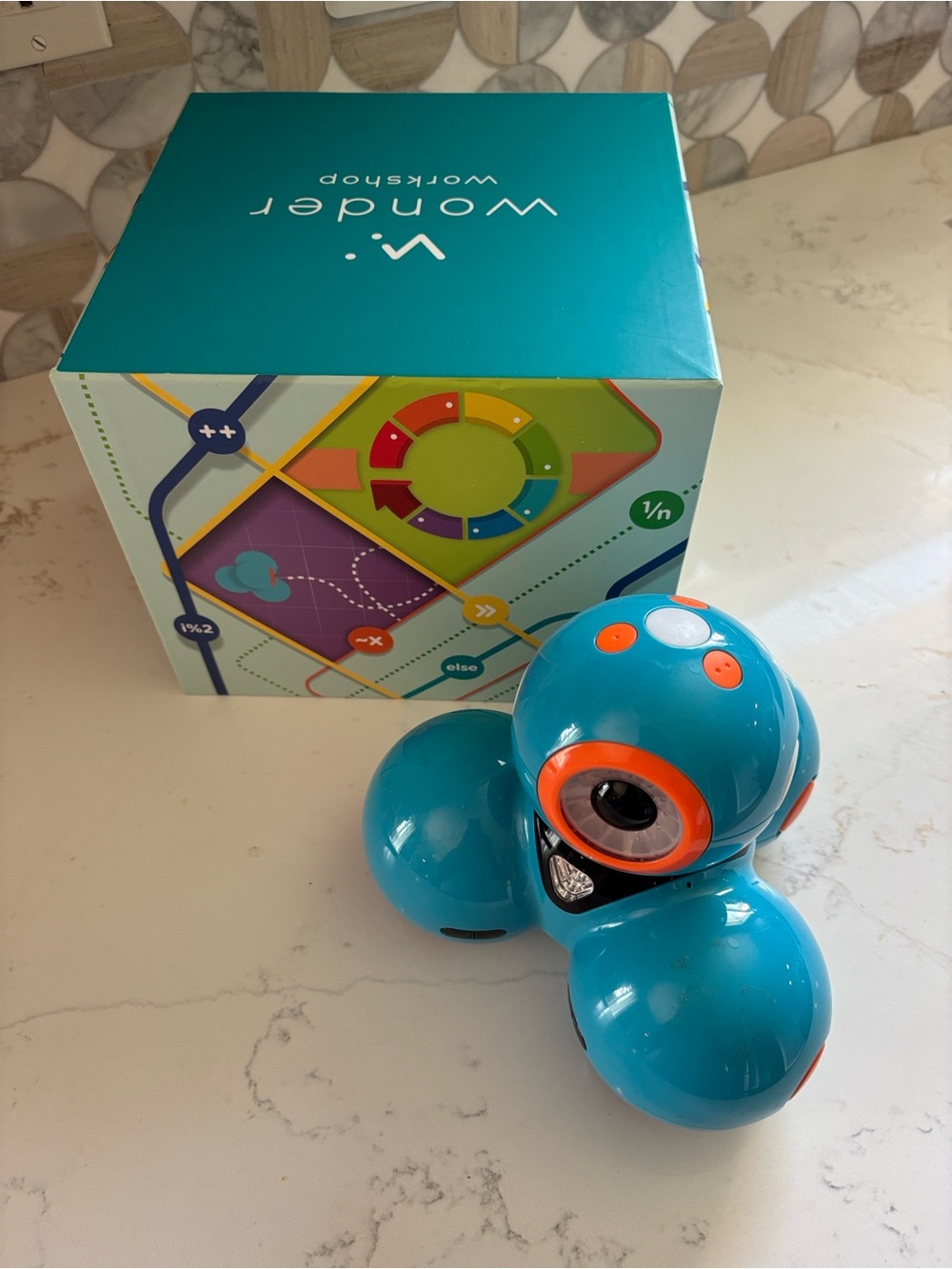 Wonder Workshop Blue Dash Coding Robot for Kids. *Missing Charging Cord*